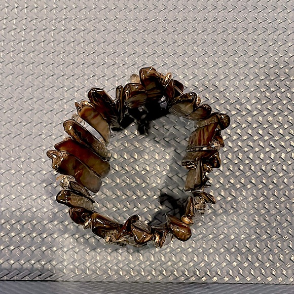 🪸 NWOT Shell Stretch Bracelet 🪸 - Picture 3 of 3